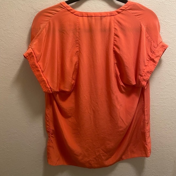 Tommy Bahama 100% Silk Coral Short Sleeve Blouse - Picture 4 of 7